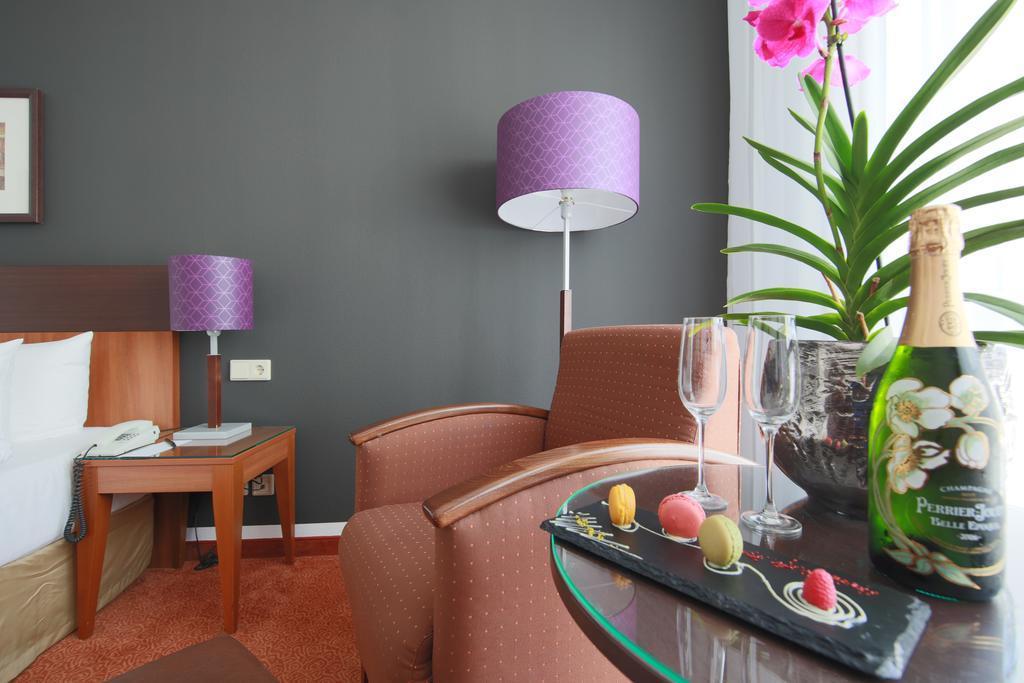 Dorint Hotel Am Dom Erfurt Bagian luar foto